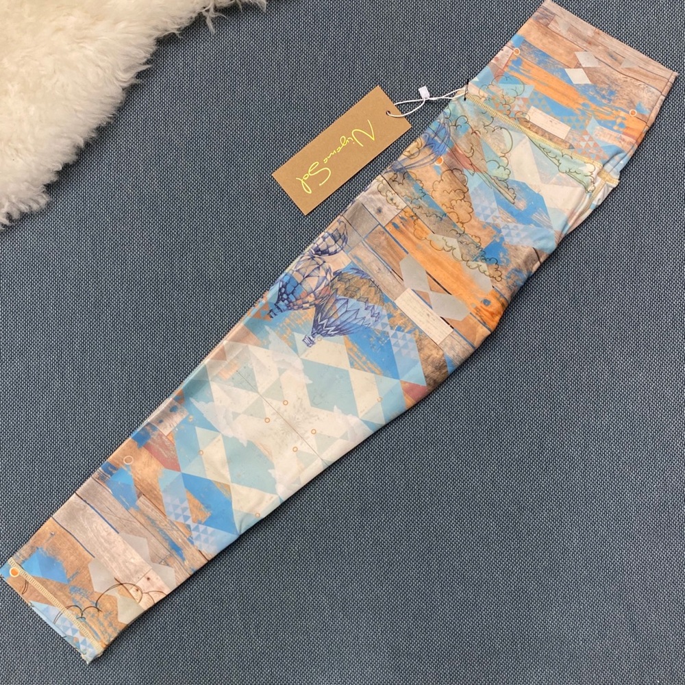 NWT Niyama Sol Beachcomber “Odelay” Capris Sz S